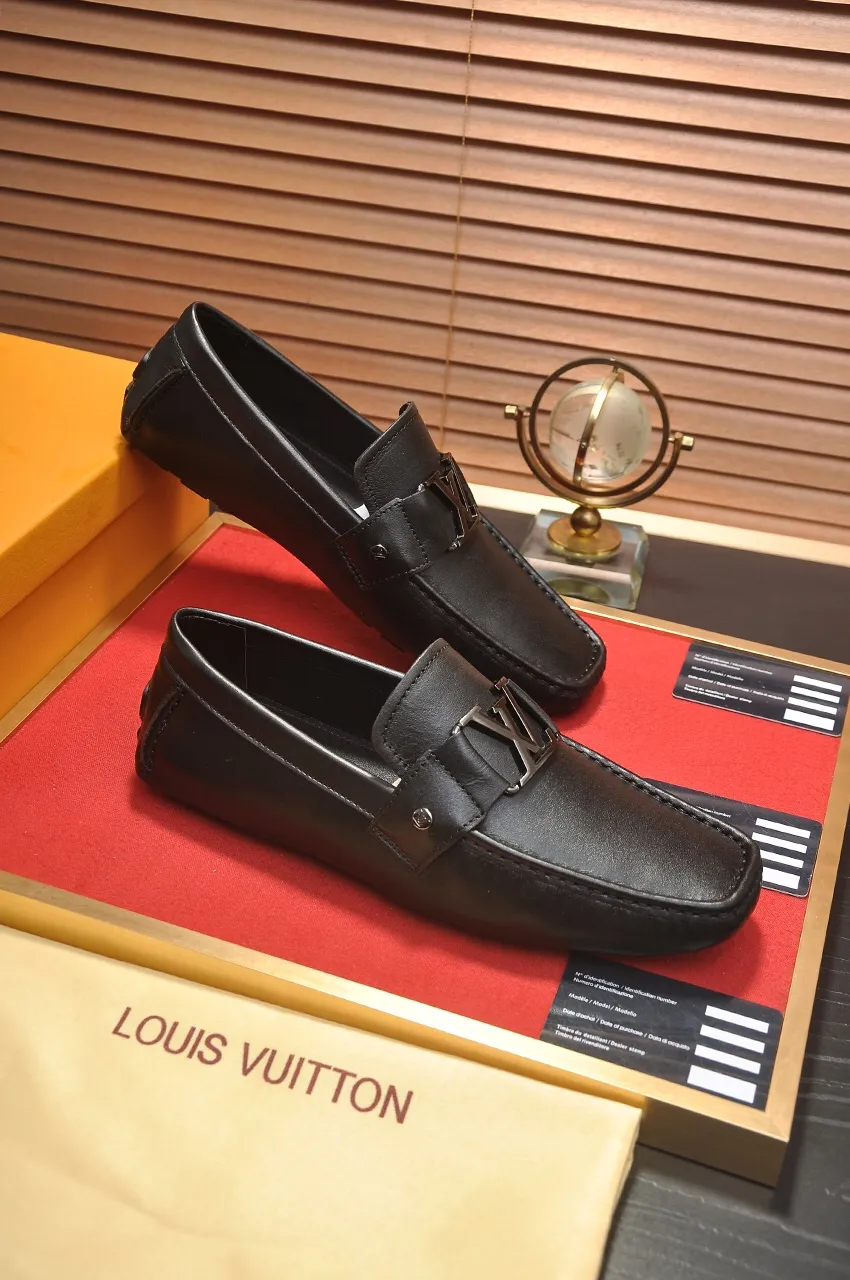 Men's men's shoes 💰420💶 [LV Doudou shoes] (water-dyed cowhide lining) new model is on the market, available on the official website. The new Doudou shoes are processed into single-color materials, and the uppers are made of imported cowhide material. The body of the shoe is fully hemmed with mark thread, and is lined with imported original cowhide leather. The elegant shoe shape is super suitable for all-matching, and the size is 38-44.